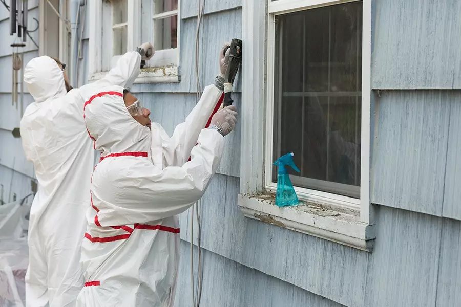Abatement-Contractor-Insurance-Workers-in-Protective-Gear-While-Removing-Hazardous-Materials-From-the-Outside-of-Home
